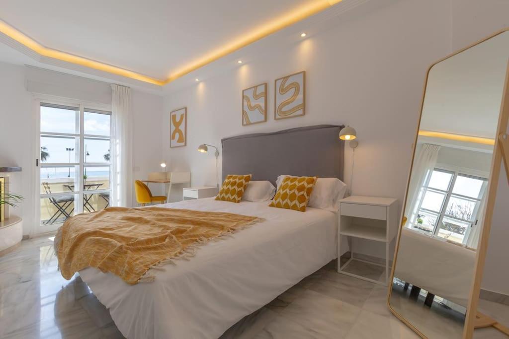 Eden Costa Lago Primera Linea De Mar Торремолинос Экстерьер фото